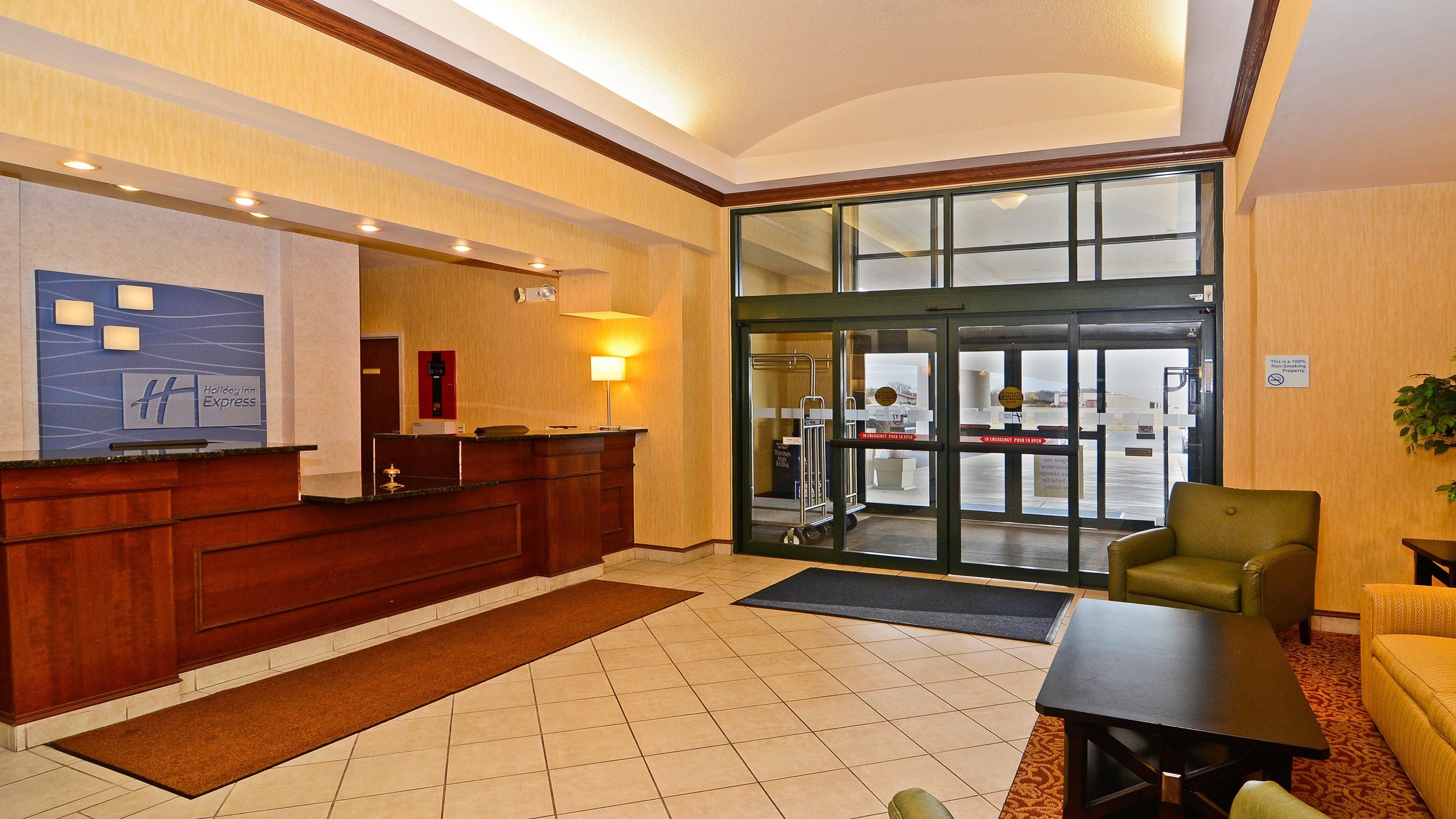 Holiday Inn Express Hotel & Suites Fort Atkinson, An Ihg Hotel Экстерьер фото